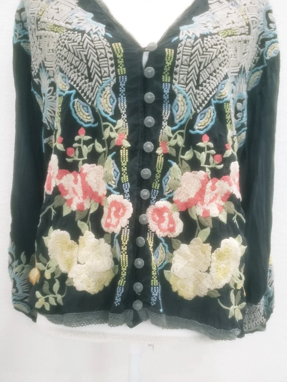 Johnny Was Gray Floral Embroidered Boho Blouse Size Medium - Picture 2 of 7